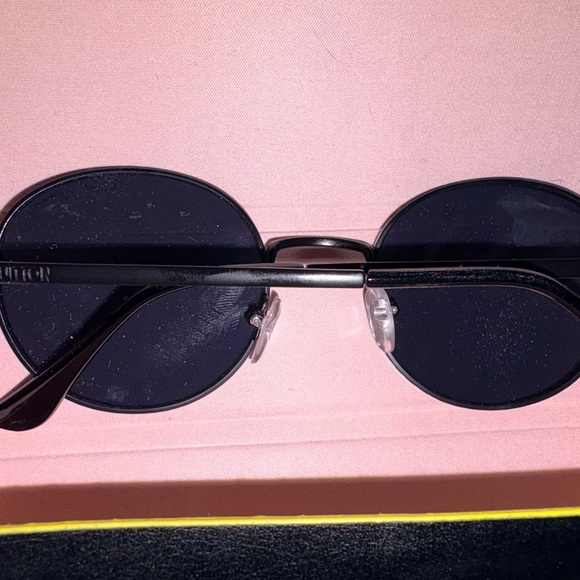 Louis Vuitton Black Round Sunglasses - Picture 9 of 15